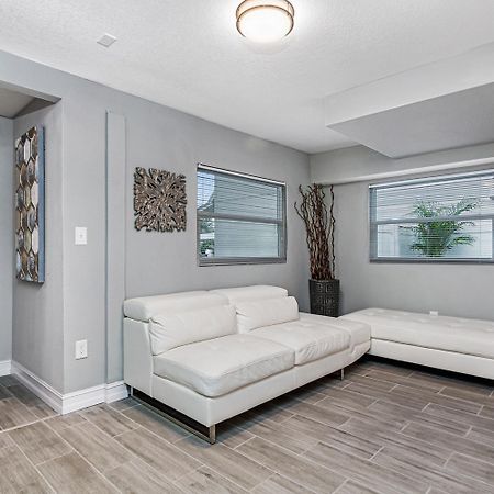 セーフティ・ハーバーModern House In Clearwater With Access To A Shared Swimming Poolアパートメント エクステリア 写真