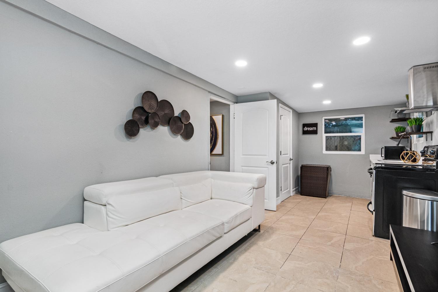 セーフティ・ハーバーModern House In Clearwater With Access To A Shared Swimming Poolアパートメント エクステリア 写真