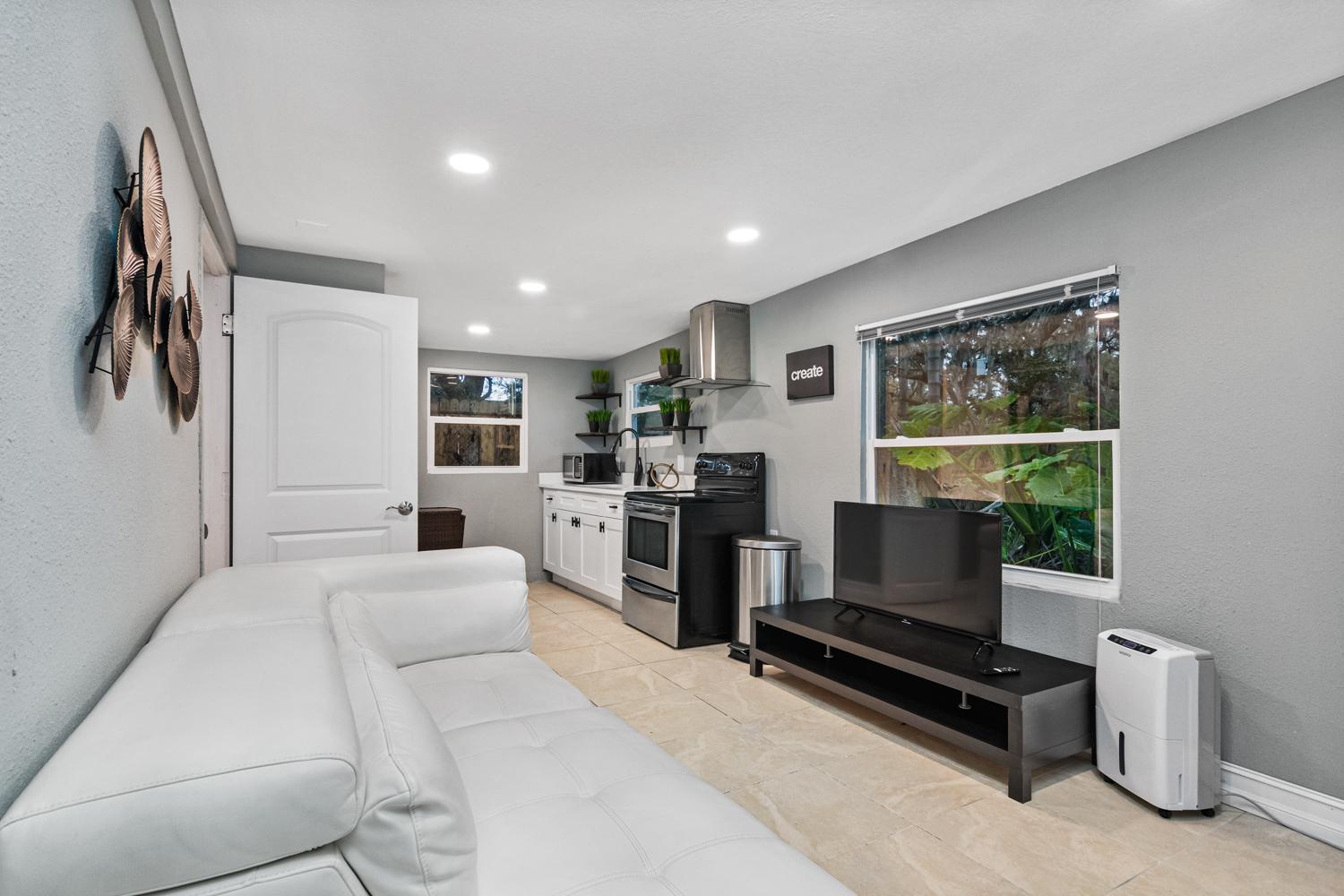 セーフティ・ハーバーModern House In Clearwater With Access To A Shared Swimming Poolアパートメント エクステリア 写真