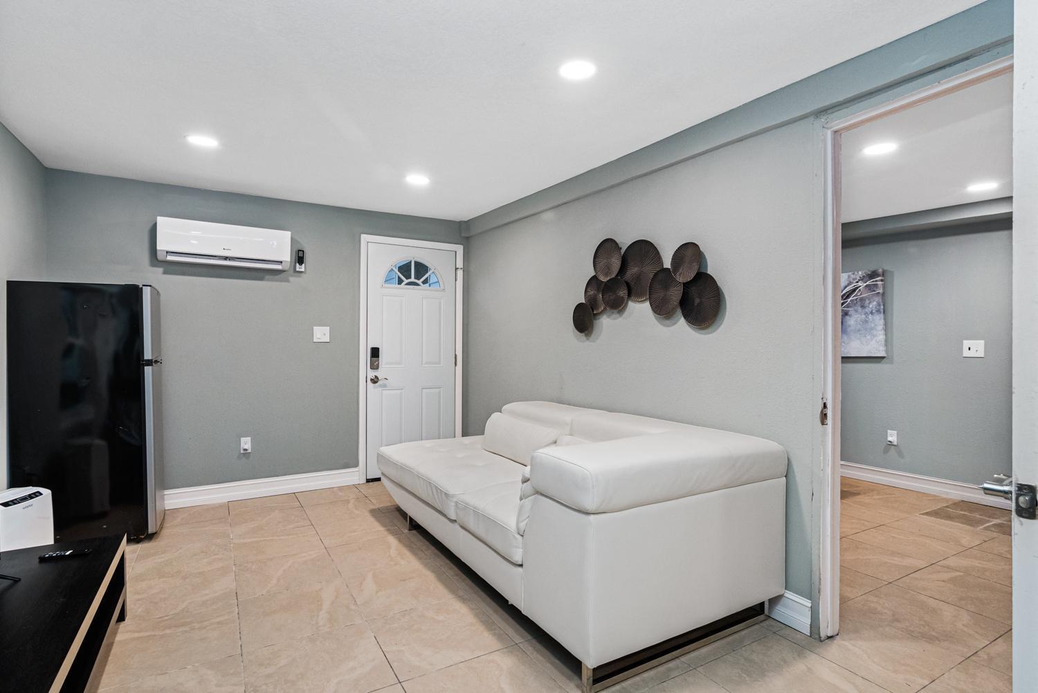 セーフティ・ハーバーModern House In Clearwater With Access To A Shared Swimming Poolアパートメント エクステリア 写真