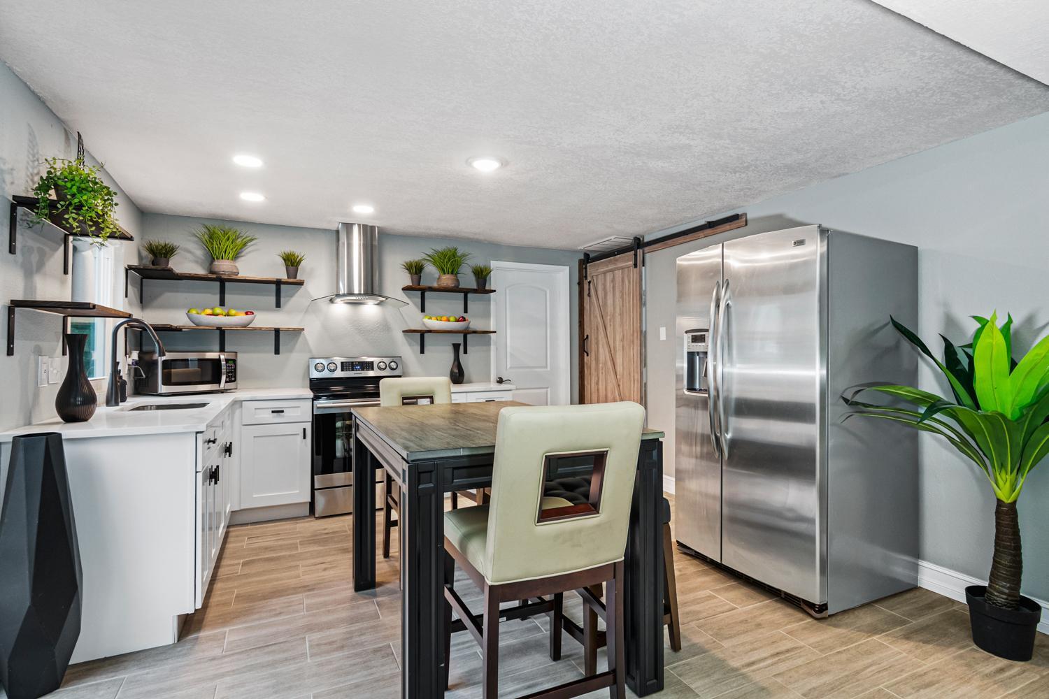 セーフティ・ハーバーModern House In Clearwater With Access To A Shared Swimming Poolアパートメント エクステリア 写真
